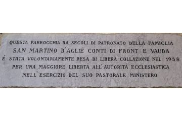 targa a ricordo dell'affrancamento della parrocchia di Front dalla famiglia San Martino d'Agliè